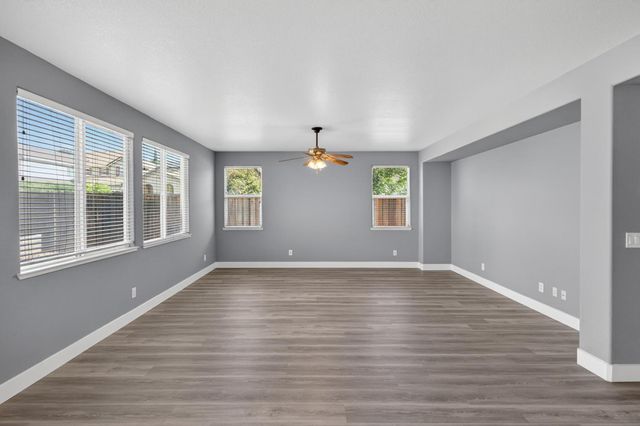 9234 Rushing Creek Way, Elk Grove, CA 95624