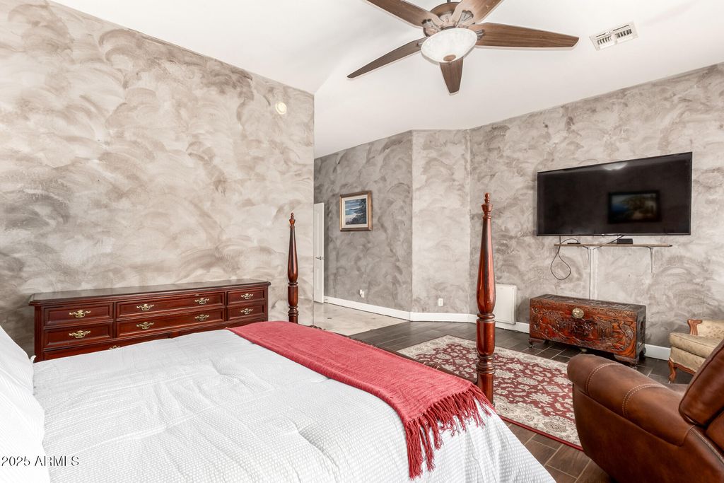 property-img
