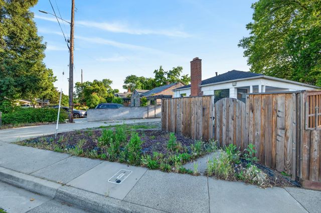 3732 38th St, Sacramento, CA 95820