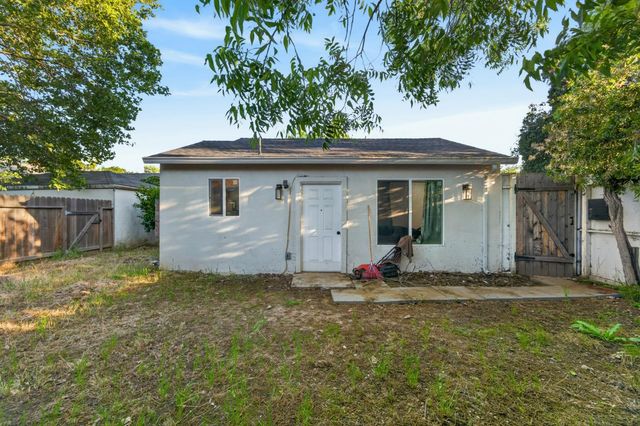 3732 38th St, Sacramento, CA 95820