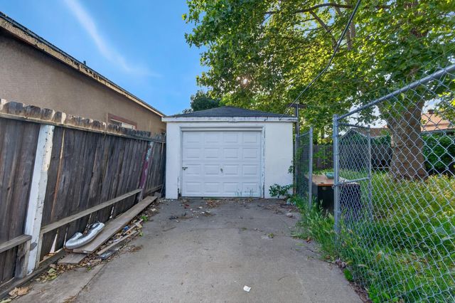 3732 38th St, Sacramento, CA 95820