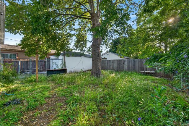 3732 38th St, Sacramento, CA 95820