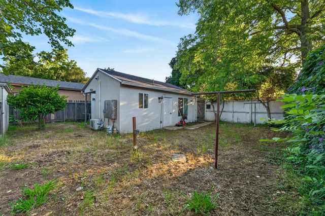 3732 38th St, Sacramento, CA 95820