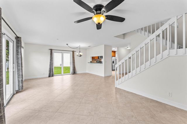 4729 Lakeside Circle, West Palm Beach, FL 33417