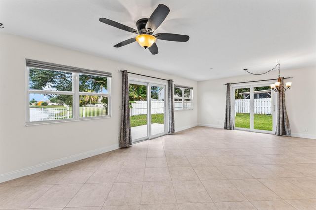 4729 Lakeside Circle, West Palm Beach, FL 33417