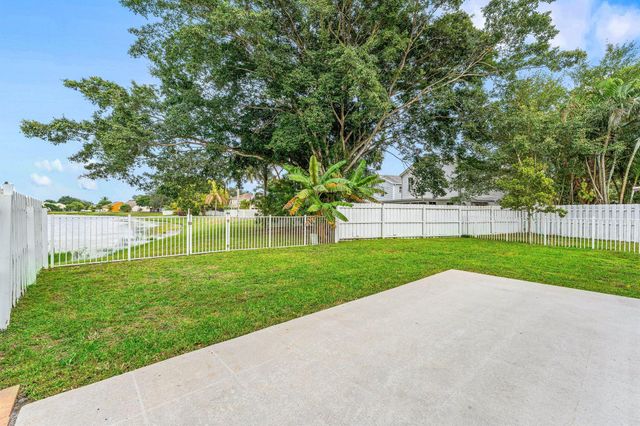 4729 Lakeside Circle, West Palm Beach, FL 33417