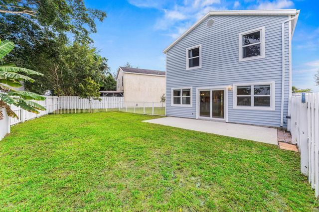 4729 Lakeside Circle, West Palm Beach, FL 33417