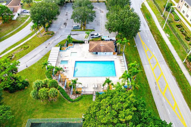 4729 Lakeside Circle, West Palm Beach, FL 33417