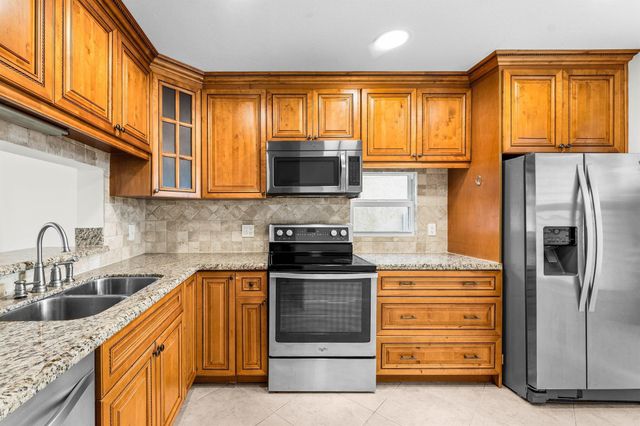 4729 Lakeside Circle, West Palm Beach, FL 33417