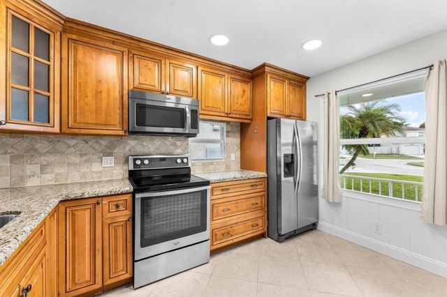 4729 Lakeside Circle, West Palm Beach, FL 33417