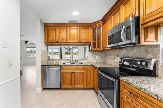 4729 Lakeside Circle, West Palm Beach, FL 33417