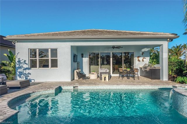 2550 Kingfisher DR, Naples, FL 34112