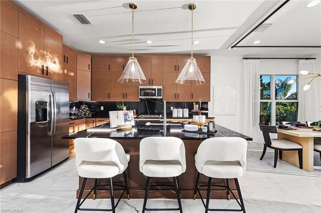 2550 Kingfisher DR, Naples, FL 34112