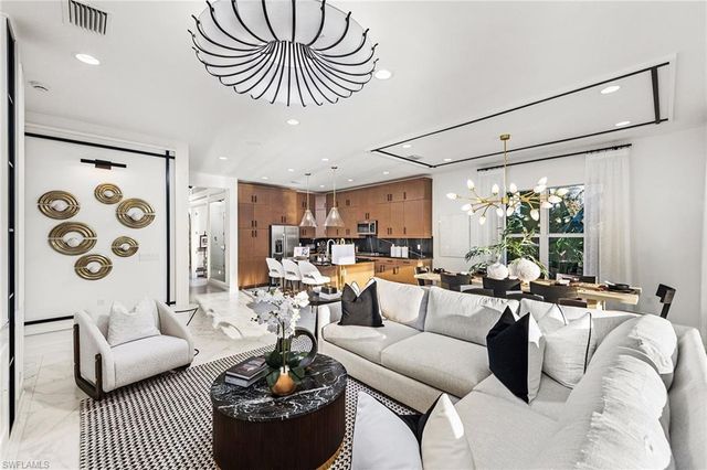 2550 Kingfisher DR, Naples, FL 34112