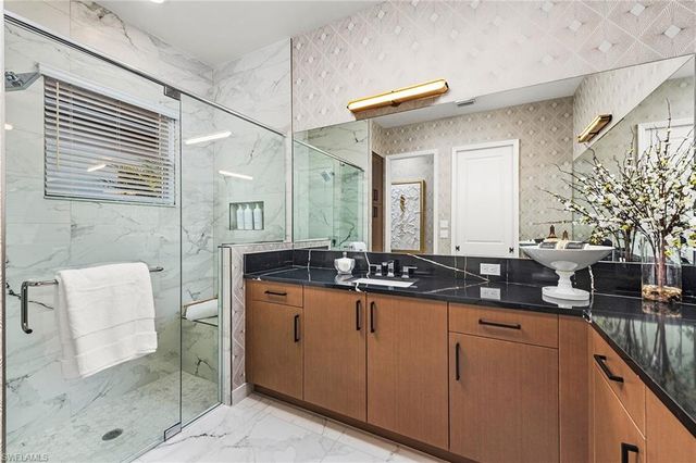 2550 Kingfisher DR, Naples, FL 34112