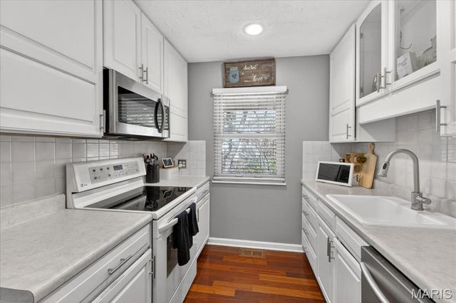 1217 Dorne Drive, Ballwin, MO 63021