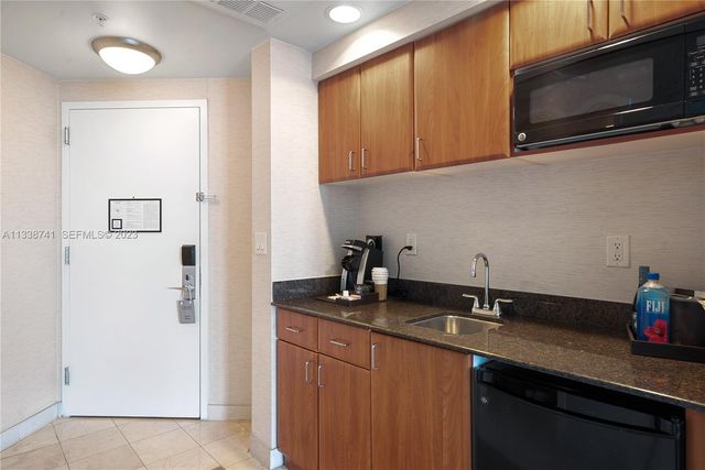 18001 Collins Avenue 2009, Sunny Isles Beach, FL 33160
