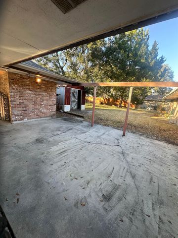 1331 S Redondo Dr, Baton Rouge, LA 70815