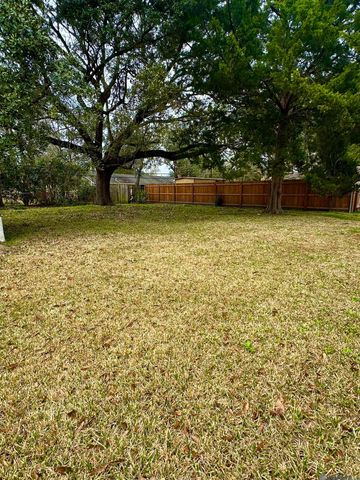 1331 S Redondo Dr, Baton Rouge, LA 70815