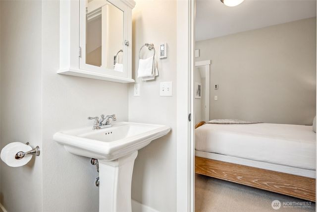 74 Flash Lane, Pacific Beach, WA 98571