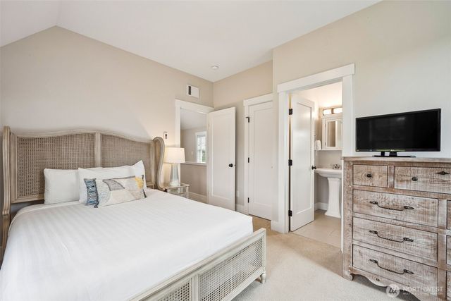74 Flash Lane, Pacific Beach, WA 98571