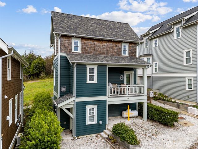 74 Flash Lane, Pacific Beach, WA 98571