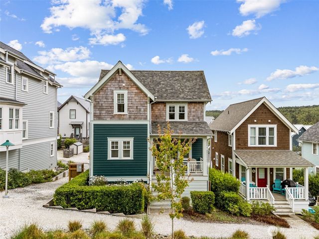 74 Flash Lane, Pacific Beach, WA 98571