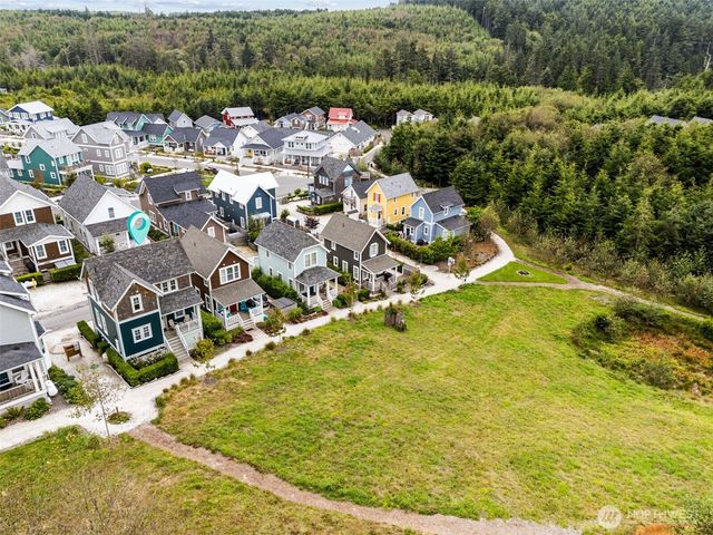 74 Flash Lane, Pacific Beach, WA 98571