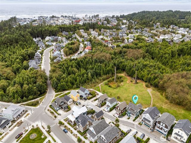 74 Flash Lane, Pacific Beach, WA 98571