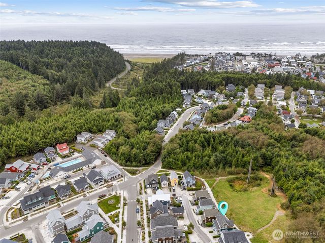 74 Flash Lane, Pacific Beach, WA 98571