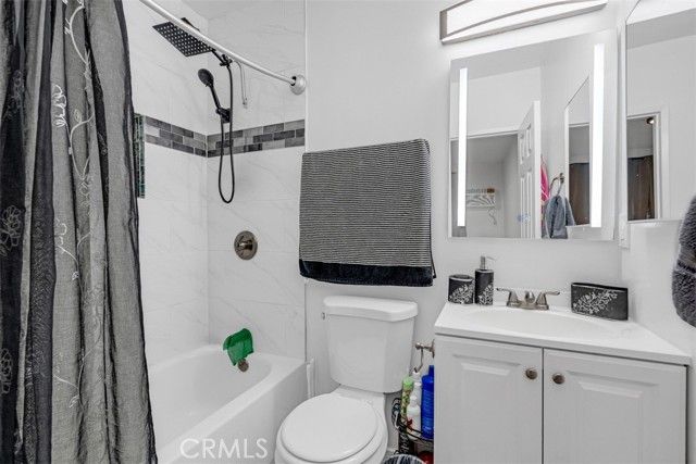 6652 Darby Avenue, Reseda (los Angeles), CA 91335