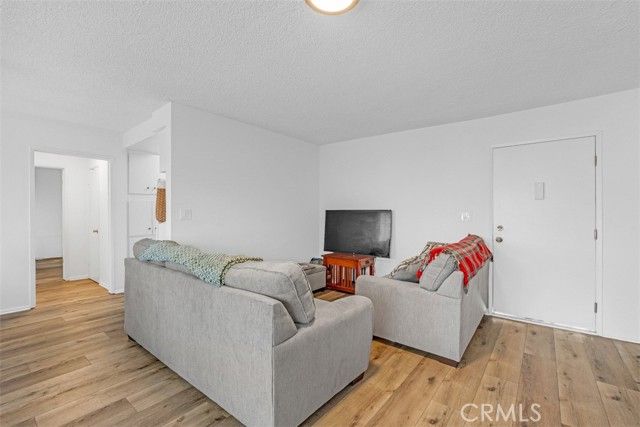 6652 Darby Avenue, Reseda (los Angeles), CA 91335