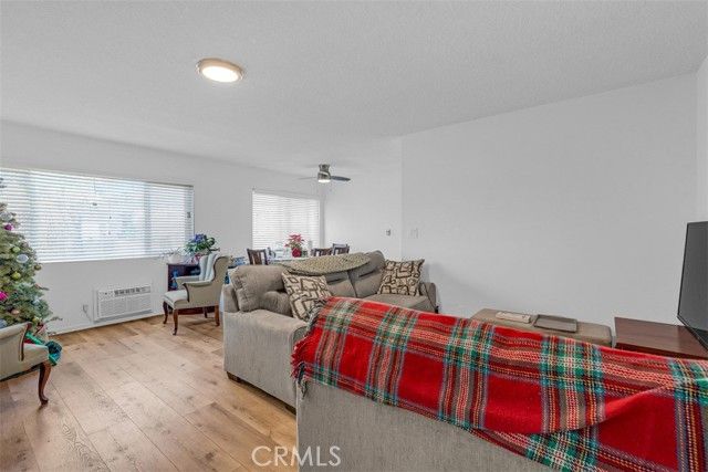 6652 Darby Avenue, Reseda (los Angeles), CA 91335