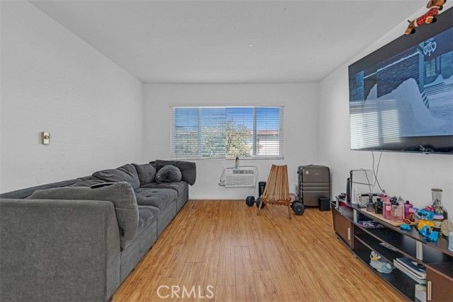 6652 Darby Avenue, Reseda (los Angeles), CA 91335