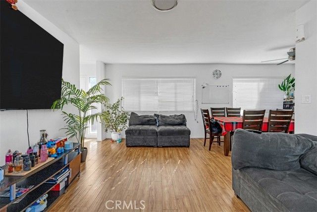 6652 Darby Avenue, Reseda (los Angeles), CA 91335