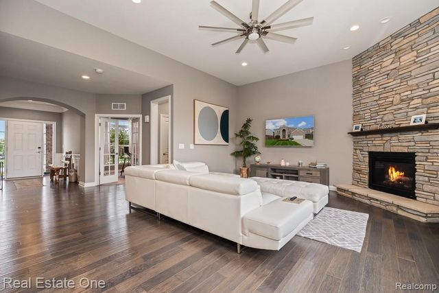 16147 Adelaide Drive, Macomb Township, MI 48044