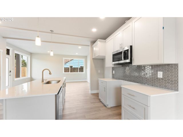 9406 N ST. LOUIS Ave, Portland, OR 97203