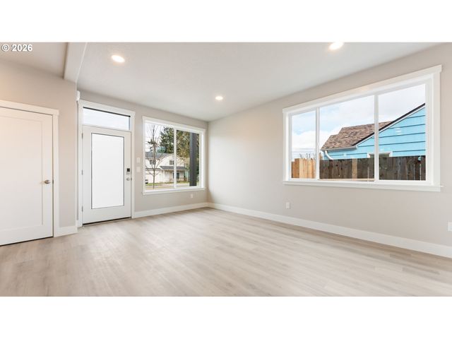 9406 N ST. LOUIS Ave, Portland, OR 97203