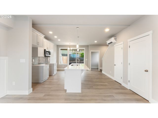 9406 N ST. LOUIS Ave, Portland, OR 97203