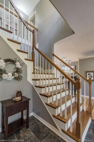 5492 E Alyssa Court, White Lake, MI 48383