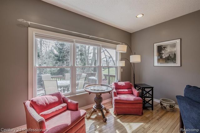 5492 E Alyssa Court, White Lake, MI 48383