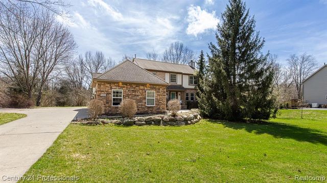 5492 E Alyssa Court, White Lake, MI 48383