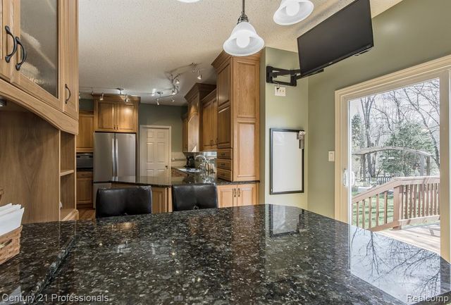 5492 E Alyssa Court, White Lake, MI 48383