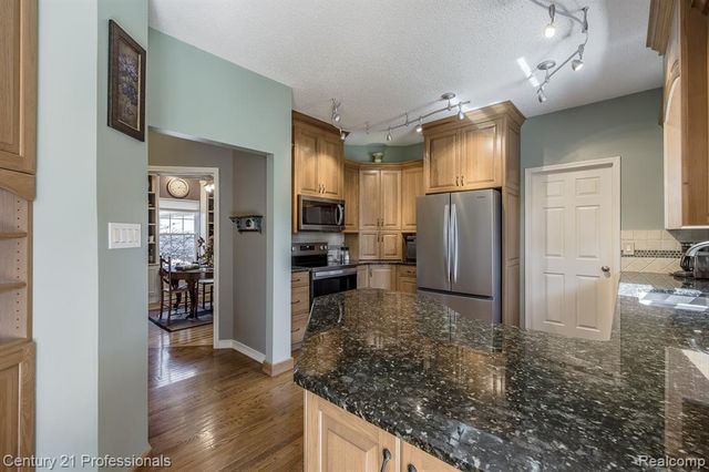 5492 E Alyssa Court, White Lake, MI 48383