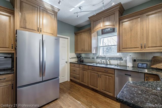 5492 E Alyssa Court, White Lake, MI 48383