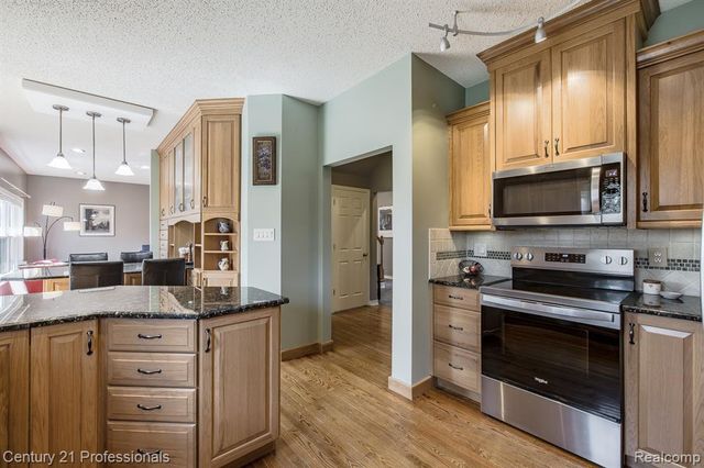 5492 E Alyssa Court, White Lake, MI 48383