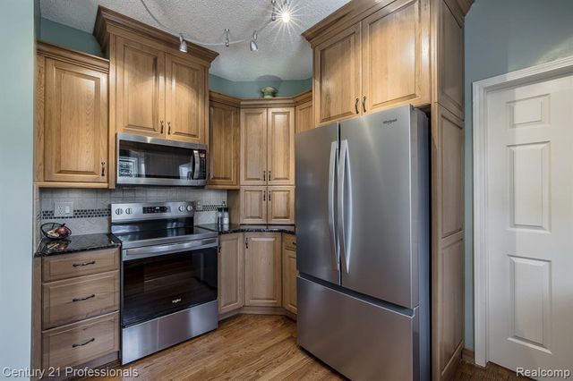 5492 E Alyssa Court, White Lake, MI 48383