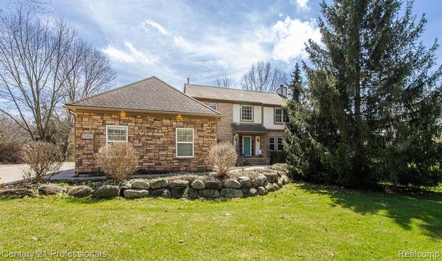 5492 E Alyssa Court, White Lake, MI 48383