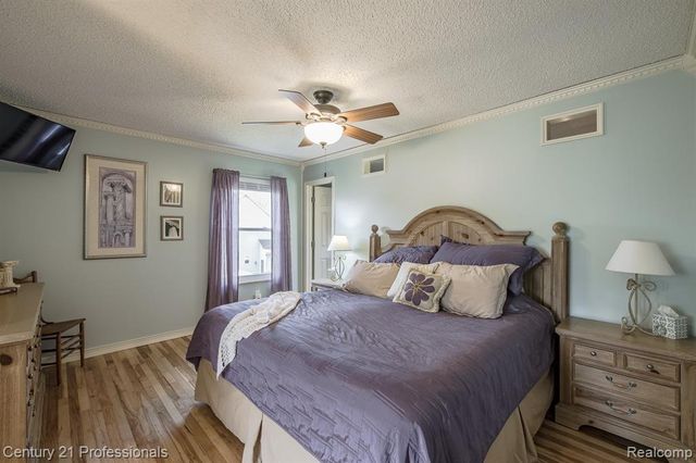 5492 E Alyssa Court, White Lake, MI 48383