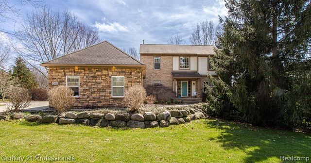 5492 E Alyssa Court, White Lake, MI 48383